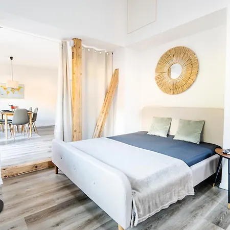 Bellevue & Classy Mountain View