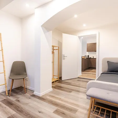 Bellevue & Classy Mountain View *