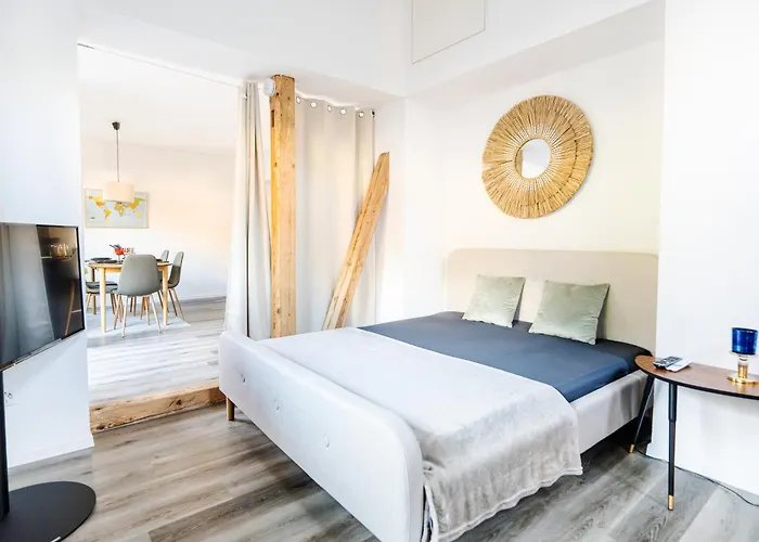 Bellevue & Classy Mountain View