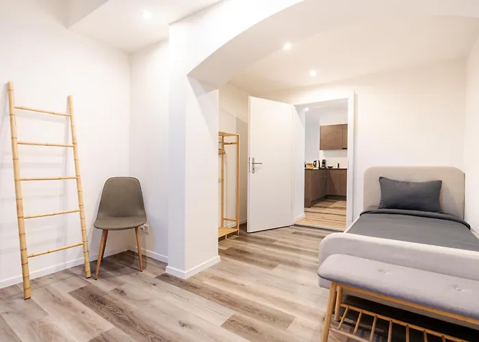 Bellevue & Classy Mountain View *